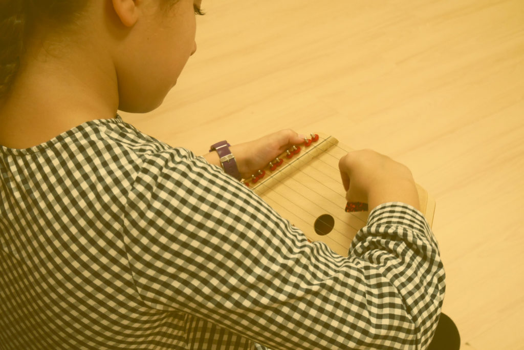 Música con amarillo